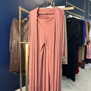 Ladies mauve maxi sweater/ pants in never worn no brand name comfortable fit